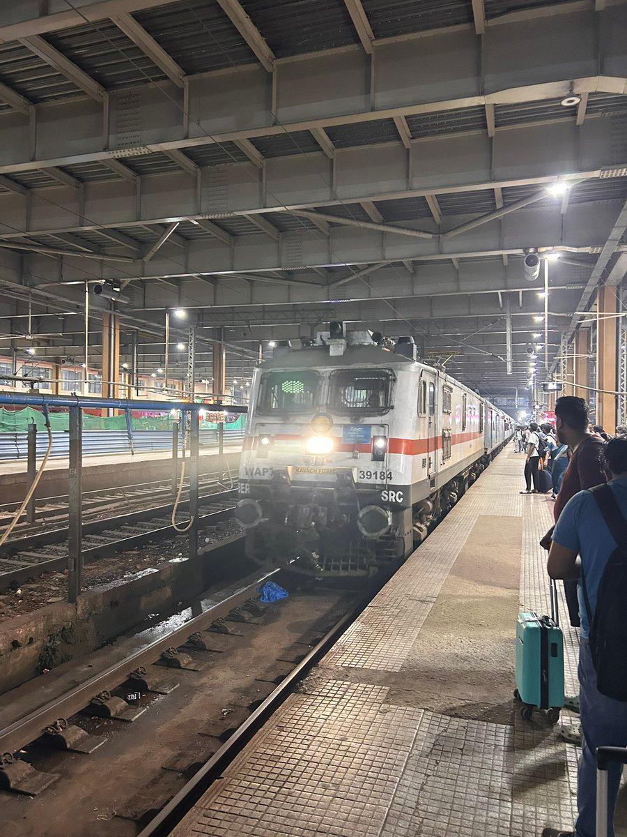 Dugga Dugga! 🥁 After two beautiful days in , off to ♥️♥️♥️ Visiting after 9 months! 🥹 First visit & first pujo after @SuvenduWB da @BJP4Bengal forming government. 🥳