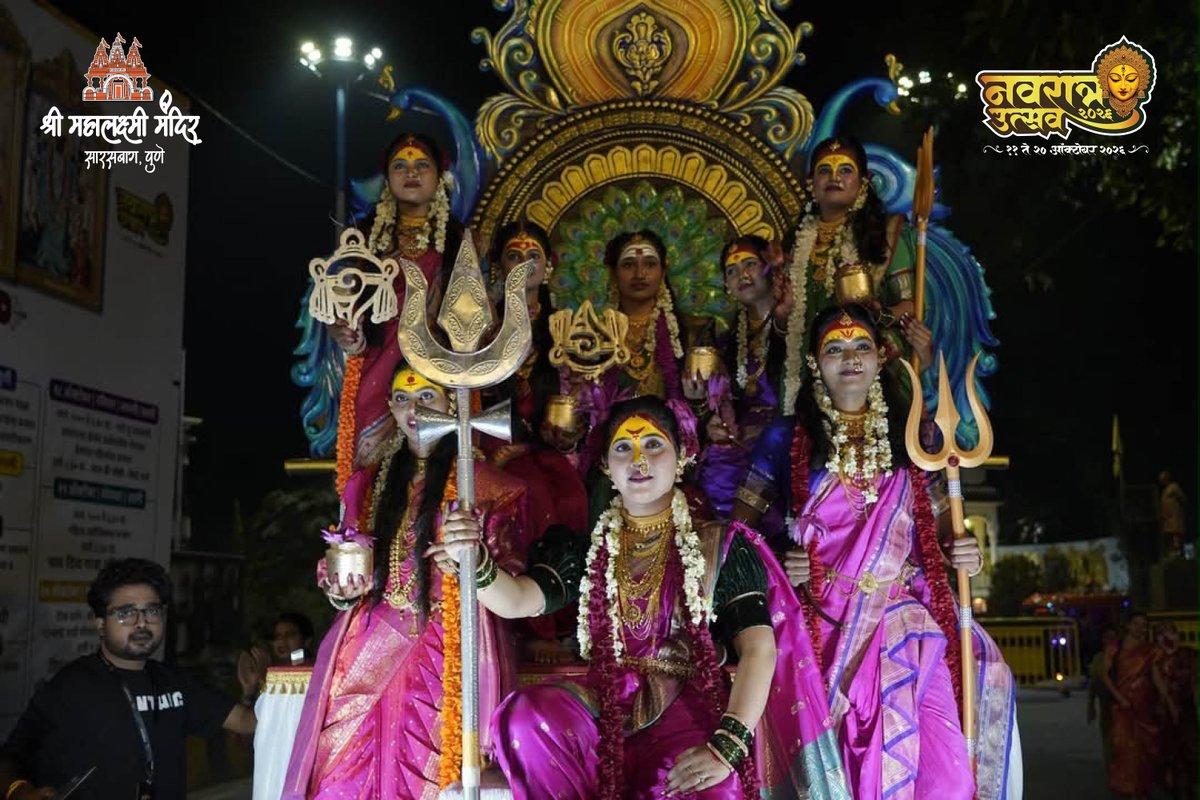 🌺 श्री महालक्ष्मी मंदिर, सारसबाग येथे भव्य अष्टलक्ष्मी सोहळा! ५०० किलो फुलांनी साकारलेली मनमोहक सजावट आणि आई महालक्ष्मीच्या आठ दिव्य रूपांचे दर्शन यामुळे भाविकांना भक्तीचा अविस्मरणीय अनुभव मिळाला. 🙏✨ 
