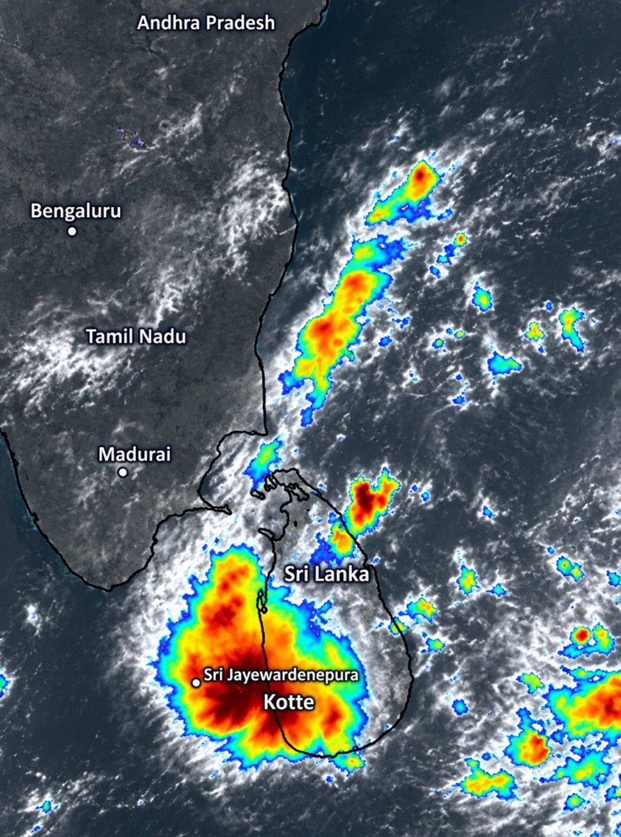RT by @PRADEEPBABUrk: Now weak circulation located SW bay and Srilanka. Tomorrow monsoon 1st rain possible . Tomorrow many coastal places rain possible. Now clouds parking East of N