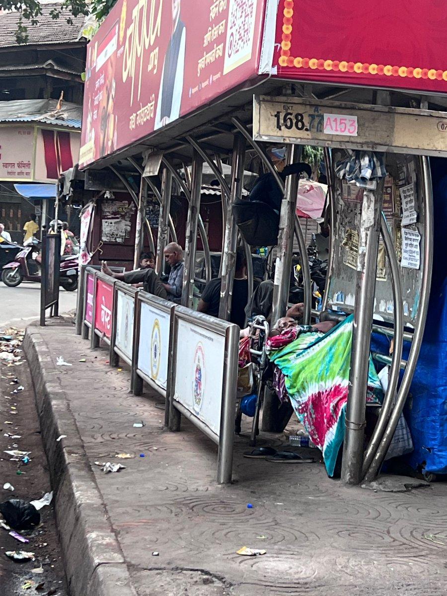 @mybmc @mybmcWardE @myBESTBus Every day, the Jacob Circle bus stop is filthy, with garbage scattered around and drains clogged with waste. People are also sleeping inside the shelter. Requesting urgen