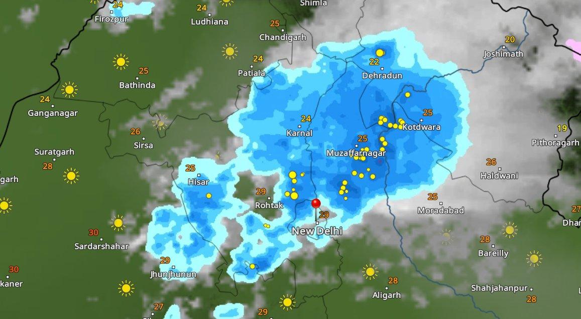 lots of clouds around, its already pretty cool but some rain will help with the dust....lets see what we get today finally. #noida #delhi
