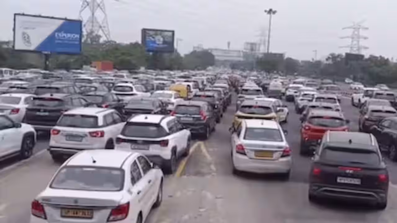 Delhi Traffic Police flags Google Maps error showing Barapulla Phase-III clear despite heavy traffic, issues diversion alert
