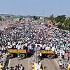 Mumbai-Bengaluru Highway Traffic Disrupted By Farmers’ Protest At Kognoli Toll Plaza, Police Seek Google Maps Closure Alert | Video
