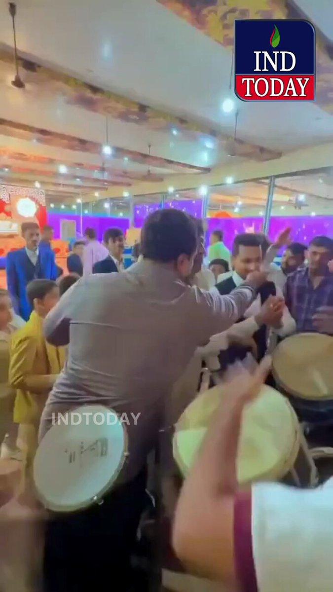 : & Political Slogans! A wedding reception turned into an unexpected protest platform as guests, joined by leader Talha Saleh Al Kaseri, raised slogans against SIR & dema