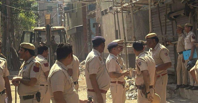 A Maitri committee member was stabbed by a rival gang in Sadathnagar under Golconda police station limits late on Saturday night, with police taking one suspect into custody while efforts continue to