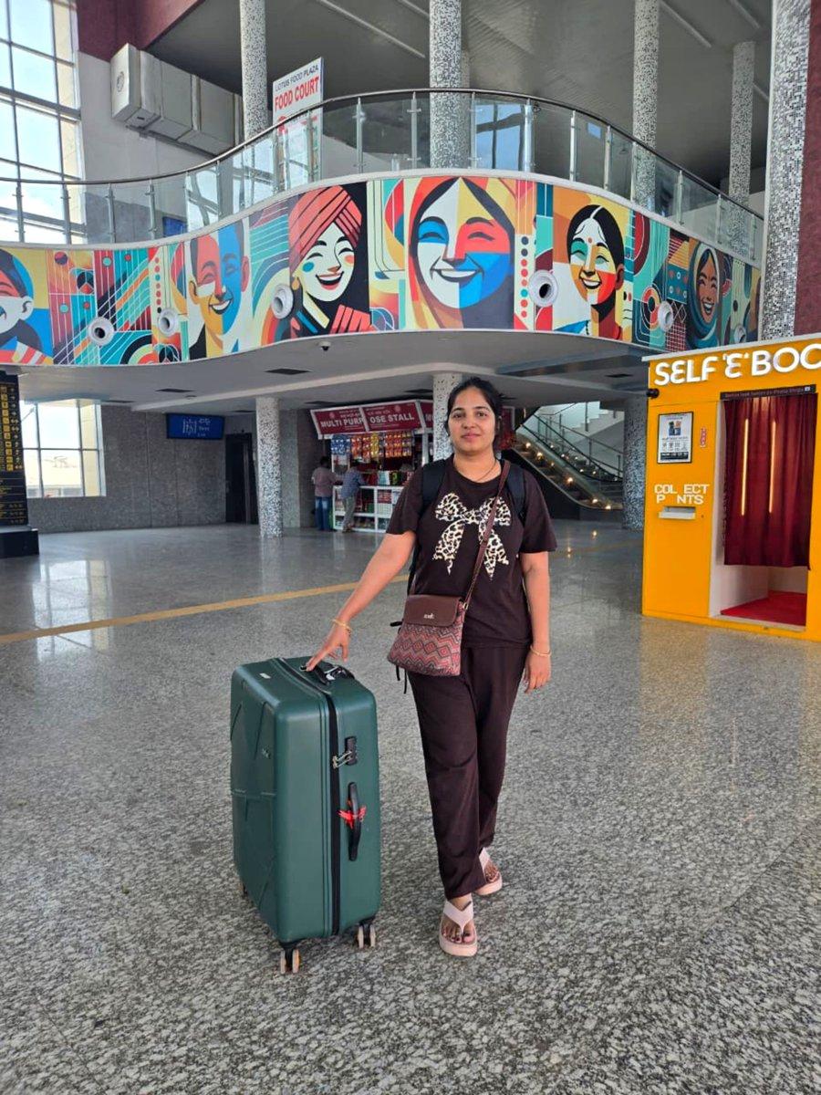 I have reached Hyderabad. 💗 Navratri week has started, which means my mind is already planning outfits, jewellery, bangles, and pictures. 😂🌸✨