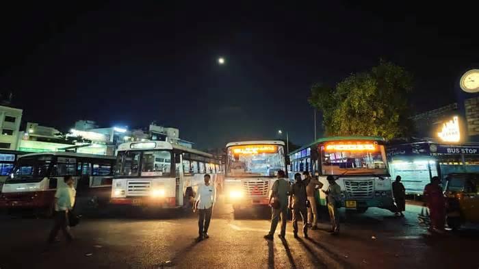 Hyderabad’s new night buses: Full at the ends, empty in between