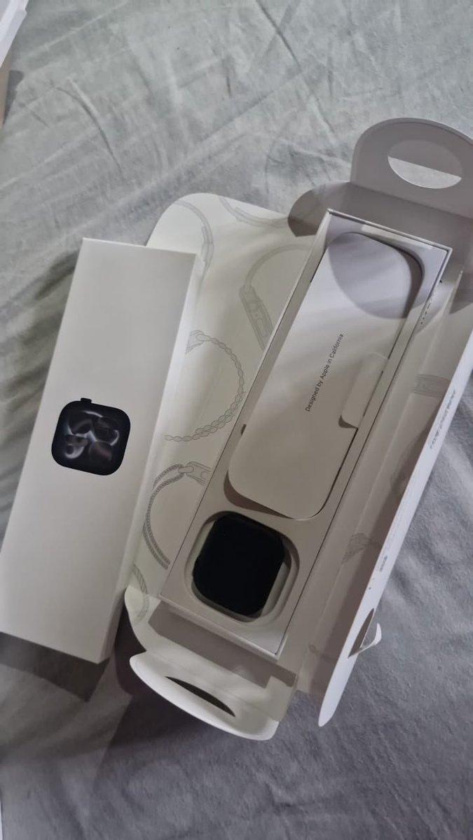 Apple watch 11 for sale Location: HYDERABAD Condition: New and unused Reason for sale : ordered double product PRICE: 35K Please ping me if anyone interested Thanks in advance