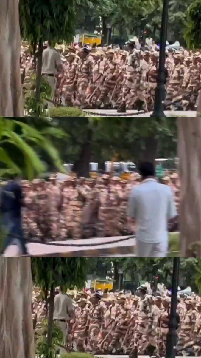🧵 This is what happened in Delhi - in a SONG: JISNE BHI UTHAYI AWAAZ YAHAN WO DETAINED HO GAYE DEKHTE DEKHTE Why Delhi Police de-notified Jantar Mantar as protest site - Oct 2026 Full video 👇