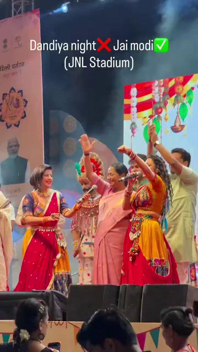 RT by @NashGandhian: taxpayers’ money spent on a Dandiya night. People came to play . arrived and suddenly, it was Modi-Modi chanting. Barely 5% of the crowd joined in prope