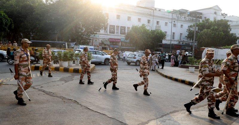 RT by @shivaniojha: 🚨: Mahatma Gandhi’s great-grandson detained in on way to protest backing . 🤧 🪳 #