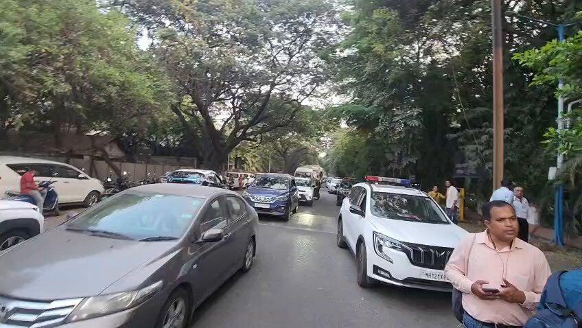 🚨 : Massive CJP protest outside Lashkar Police Station! Detained students are protesting inside the police station, while their supporters continue the agitation outside.