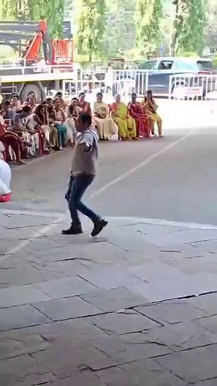 RT by @MahaNews25: : Man dances at PCMC’s foundation day as residents battle water shortages, garbage woes, flooding & civic neglect. From Ganesh Visarjan to Women’s Day, Engineers’ Day & Diwali,