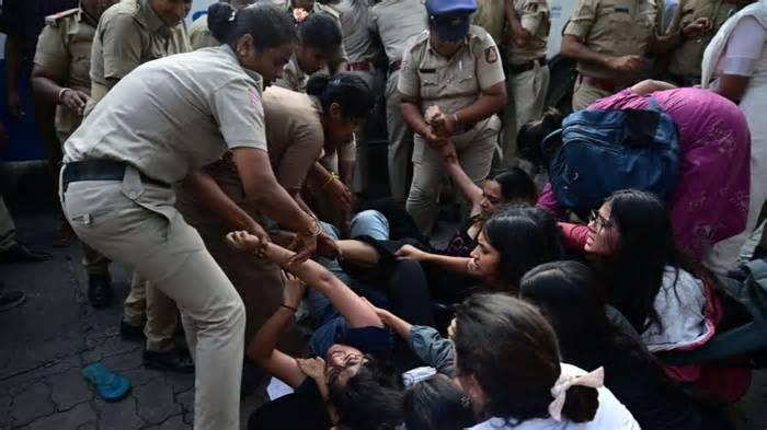 Bengaluru police crackdown on anti-SIR protesters puts Karnataka Congress government in a spot