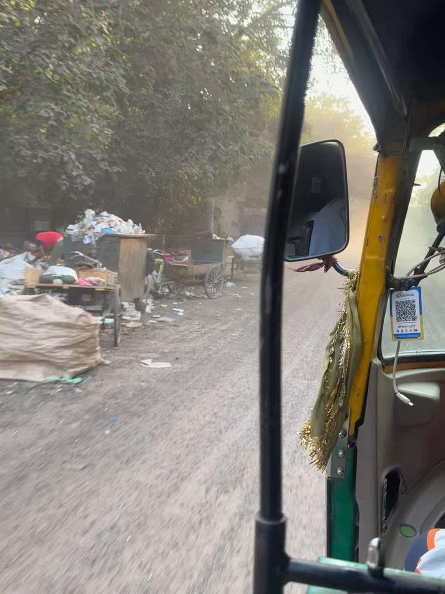 Dust from crater roads and unfinished roadside is the biggest contributor of particulate matter worsening air quality in over which @CAQM_Official and @CPCB_OFFICIAL have neither contr