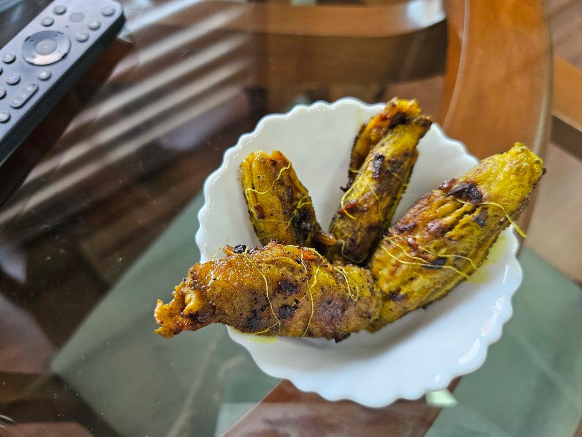 If you know anyone who hates (#BitterGourd),make this Bharwan(stuffed)Karela for them.उंगलियां चाटते रह जाएंगे 😋 I've been wanting to make these भरवां करेला for a long time. My Maharashtrian co