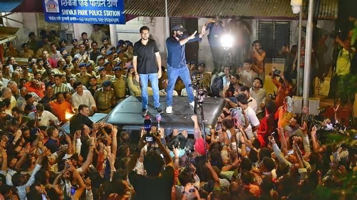 Mumbai: FIR Filed Against Aaditya Thackeray, Amit Thackeray After They Protested Detention of CJP Agitators