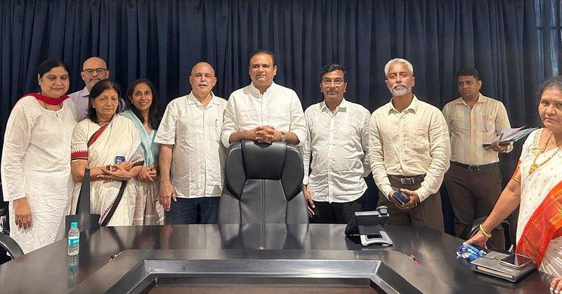 Mumbai: Colaba Residents Flag Hawkers, Double Parking And Emergency Access Concerns At Meeting With MLA Rahul Narwekar