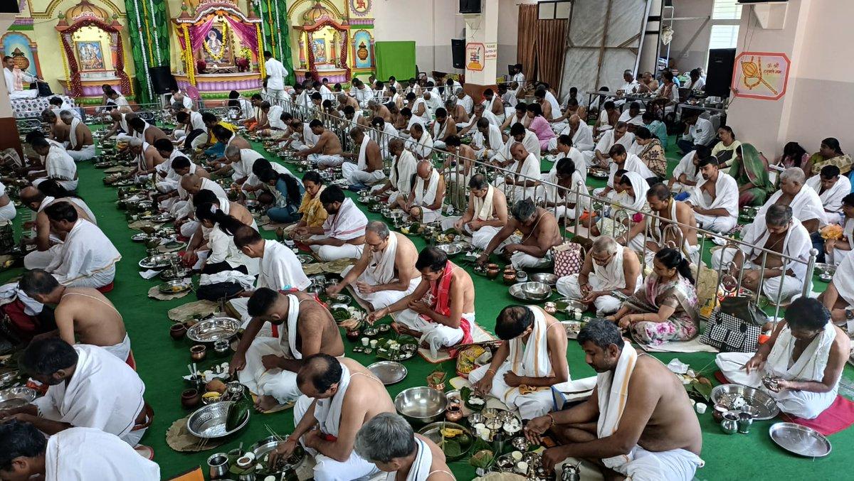 R to @AshramBlr: A must-do Shraddh ritual was held at Sant Shri Asharamji Bapu on 10.10.26. Many residents of Bangalore & surrounding areas came together to honor & satisfy their fo