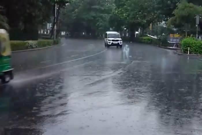 IMD Issues Red Alert For Delhi As Heavy Rain, Thunderstorms Lash Capital
