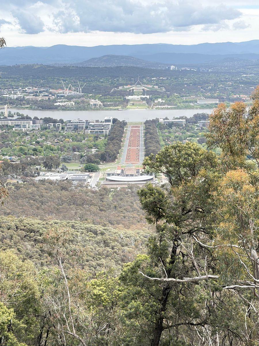 RT by @shinils: Canberra. From Mt Ainslie. Green, rolling hills, lakes and open spaces. The exact opposite of ‘planned smart city’ #Pune. This stretch is from the Natl War Memorial to the Parliament.