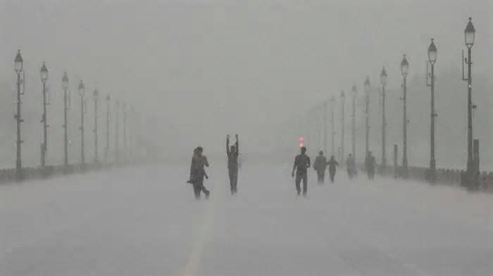 Will rain play spoilsport for Opposition's SC march? Delhi wakes up to chilly morning amid late night downpour
