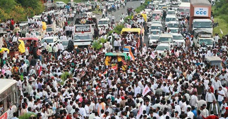 #Pune: Vehicular #traffic on the busy #Mumbai-#Bengaluru National Highway was disrupted on Wednesday due to a farmers' protest on the Maharashtra-Karnataka border, prompting police to advise commuters