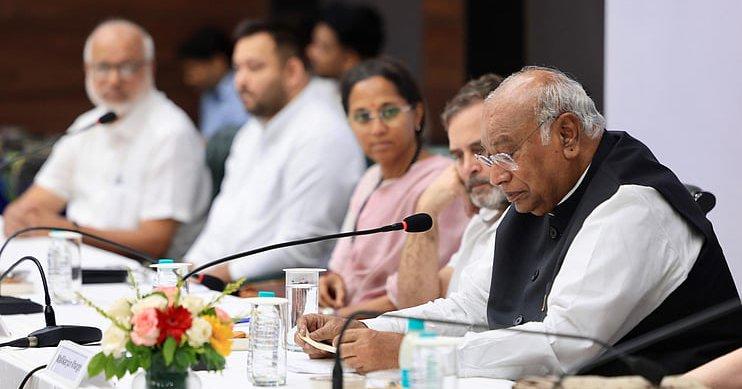 The INDIA bloc has decided to launch a nationwide agitation against alleged “vote theft” after Dasara, with large-scale protests planned across several major cities, including Hyderabad. @NewIndianXpr