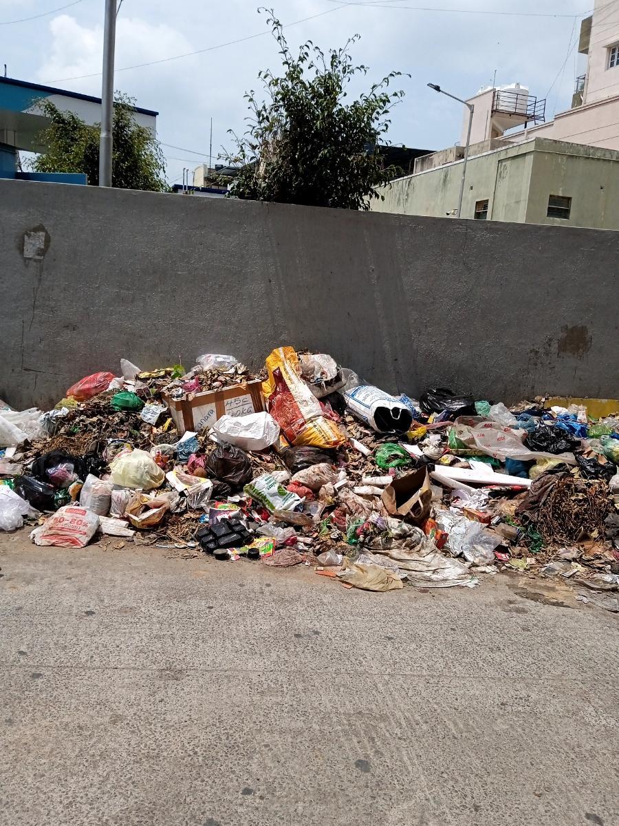 👀 20 people have confirmed this garbage spot in Kadirenahalli (Ward ), Jayanagar Zone. 📍 Next to nayara petrol bunk in front of union bank ⏳ Open for 13 days R. Ashoka, please take a look. See it