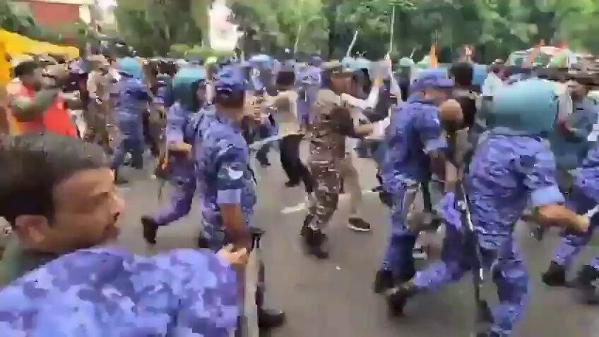 RT by @ItcSonarBangla: 🚨 On BRICS day, youth announce sit-ins & in . 🚨 govt cracks down hard. beating protesters. They’re scared. No humanity—just greed for powe