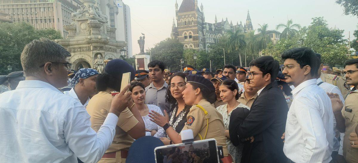 Why are they protesting outside Mumbai High Court when Azaad Maidan is just 2 kms away They should take permission from police and protest at the designated site @D