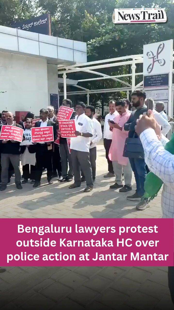 Lawyers gathered near the Golden Gate of the Karnataka High Court and outside Bengaluru Civil Court to express solidarity with students and lawyers who allegedly faced police action at Jantar Mantar i
