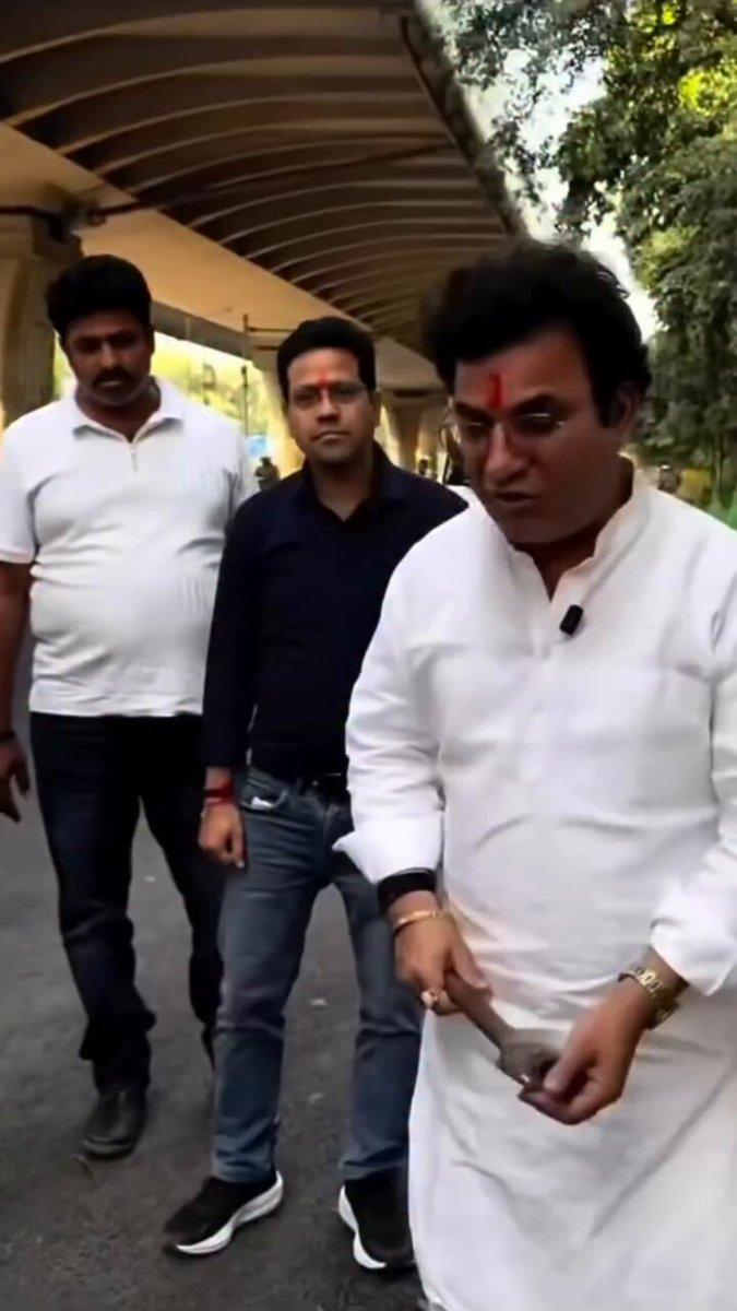 RT by @SiddiqueHu: What quality of road is this... Which can b removed by just bare hand....