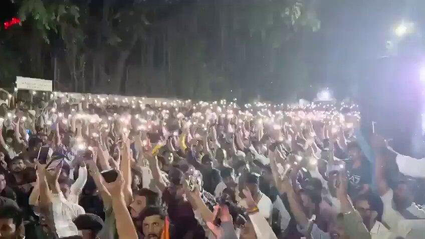 महाराष्ट्र लोकसेवा आयोग के बाहर का नजारा। स्थान- पुणे पेपर लीक और गड़बड़ियों के खिलाफ हल्लाबोल