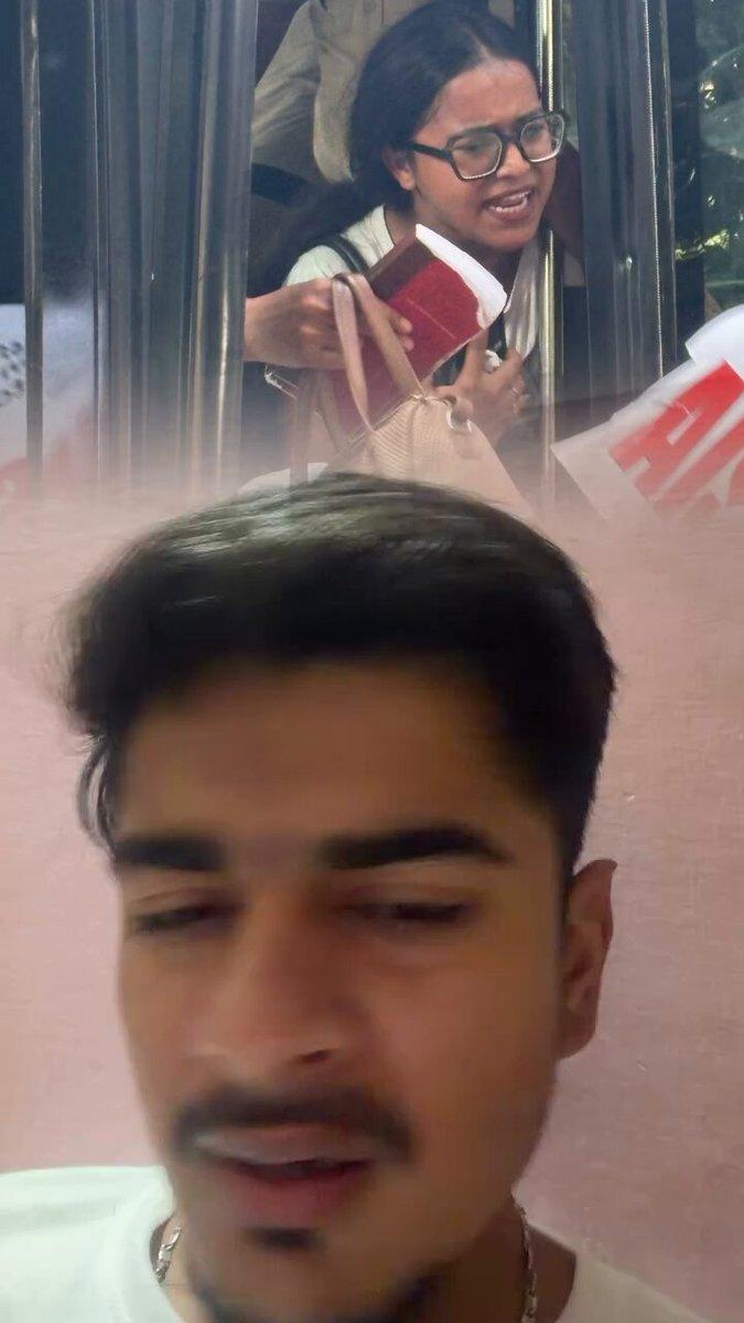 RT by @Nexuron1: America Ab Yeh Kehta hai 🥺💔 At Jantarmantar, New Delhi