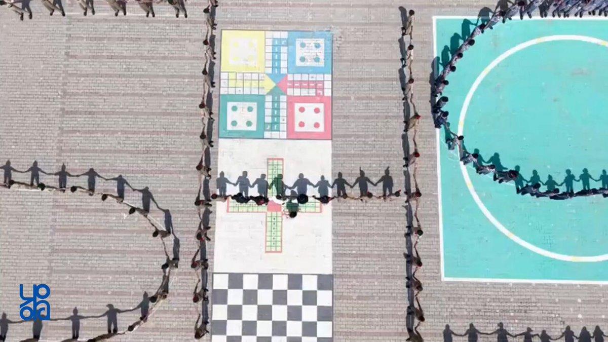 A united stand for a cleaner tomorrow!🇮🇳 As part of , Publications Division, staff and KV students came together in a 300-member human chain, showcasing the power of col