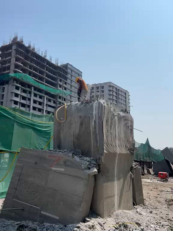 Dear Mumbaikar this is your hard earned money wasted by BMC nobody is there to ask them,50% going into the pockets remaining increased by delaying tactics via escalation 10%every year Ghatkopar r u sl