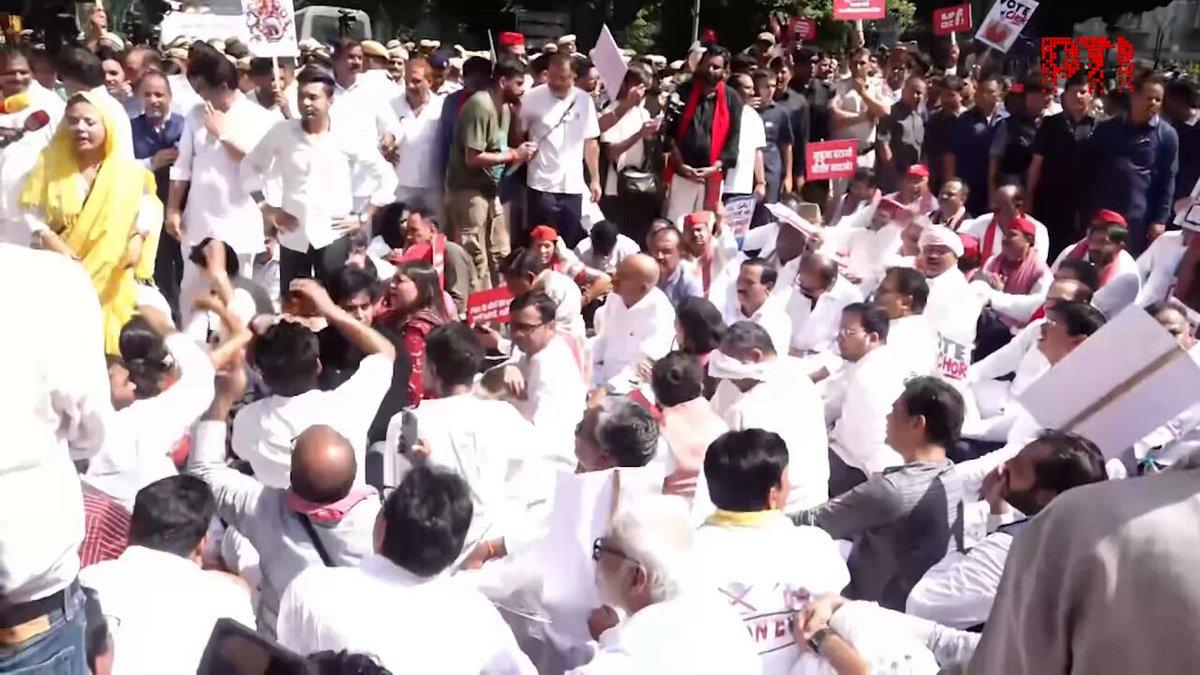 TMC MPs Mahua Moitra and Abhishek Banerjee join the INDIA bloc protest against CEC Gyanesh Kumar. @abhishekaitc @MahuaMoitra