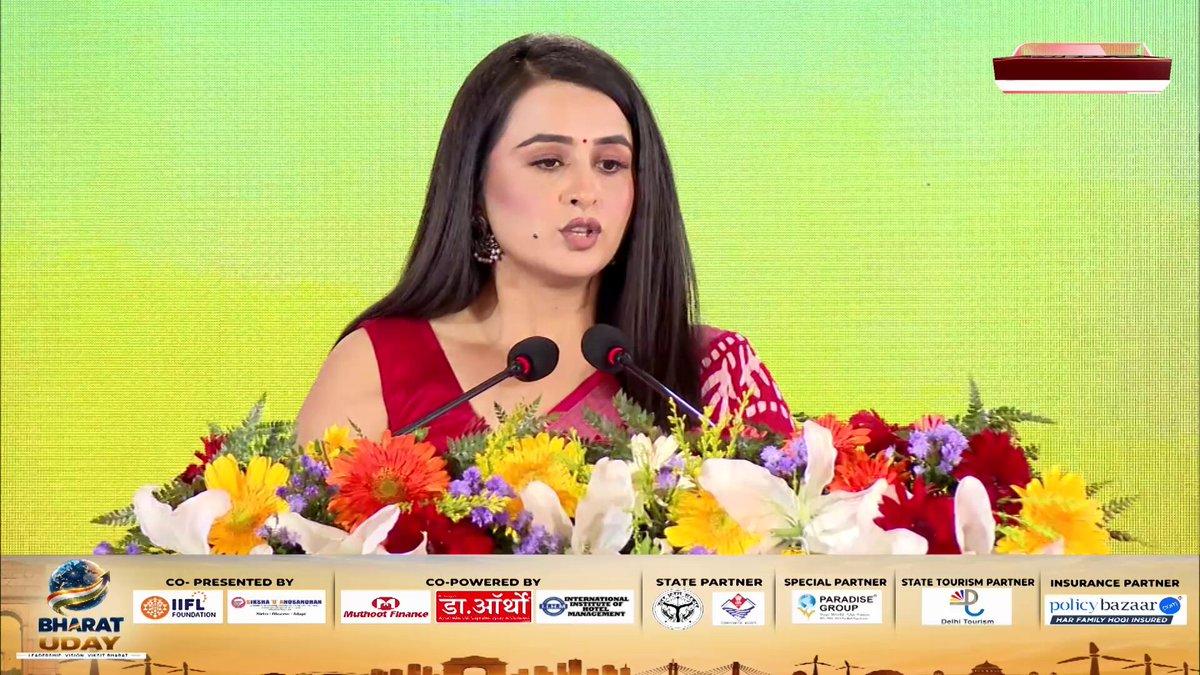 भारत 24 के खास कार्यक्रम में केंद्रीय मंत्री डॉ. जितेंद्र सिंह (@DrJitendraSingh) पहुंचे, भारत 24 के CEO & Editor In Chief, डॉ. जगदीश चंद्र और CBO Manoj Jagyasi ने किया स्वागत... Watch : h