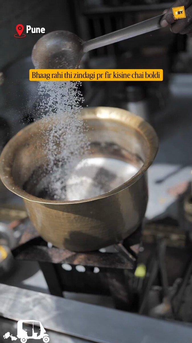 Bhaagti zindagi mein chai sukoon hai.