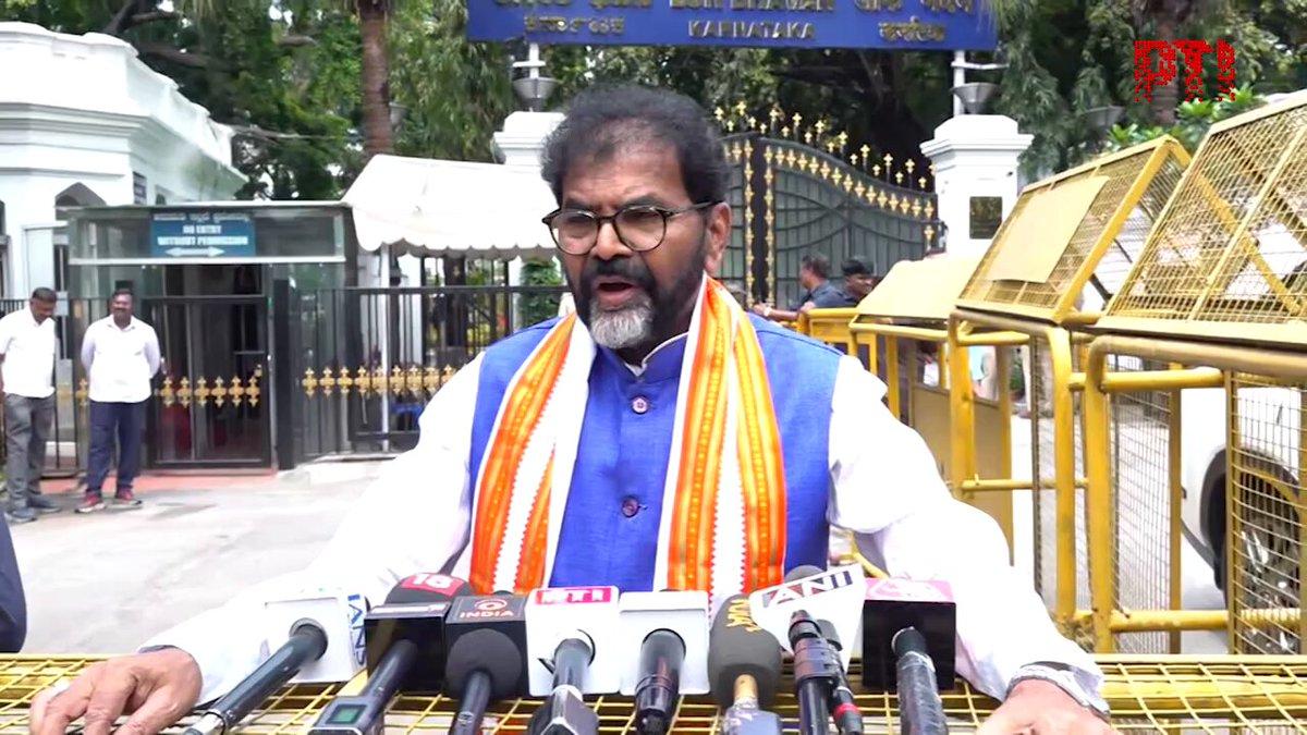 "Congress government is filing FIRs against people submitting Form 7 applications to EC. This is illegal," says BJP leader Chalavadi Narayanaswamy.