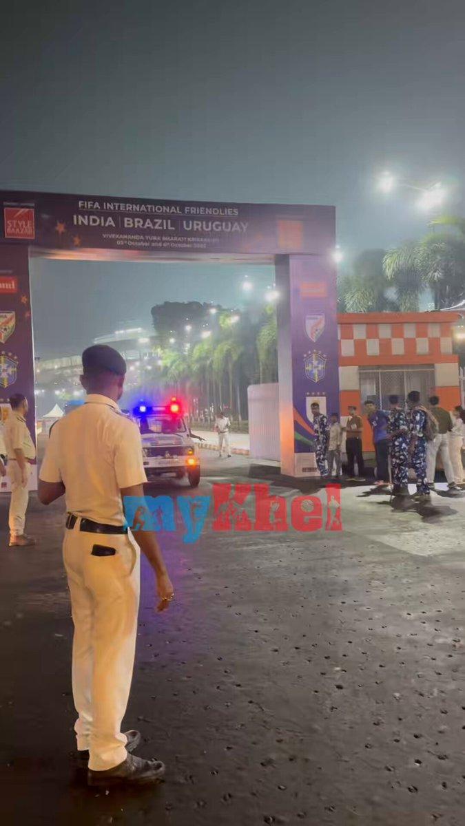 The Uruguay team left the stadium for hotel and then straight to Airport soon for their departure after yesterday’s match against India. There were not many fans around to bid them adieu, after the In