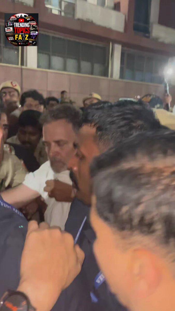 📍 Delhi 🚨 Lok Sabha LoP Rahul Gandhi reportedly detained by Delhi Police as INDIA bloc MPs protest near Akashvani Bhavan, demanding action against CEC Gyanesh Kumar.