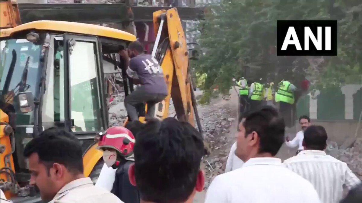 New Delhi: Four people have died and eight others were injured after a building collapsed in Delhi’s Seemapuri. NDRF, Delhi Police and Fire Services personnel are carrying out rescue operations at the