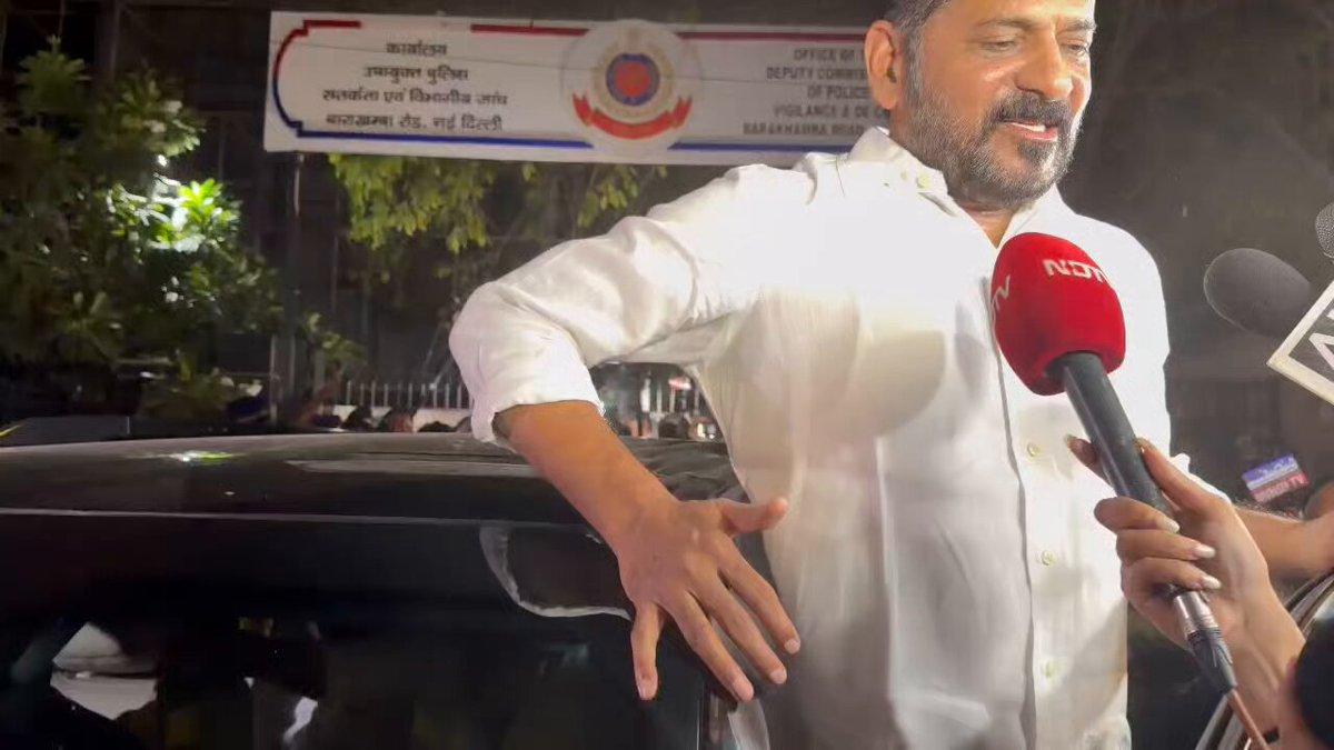 RT by @kingfaheem126y: Chief Minister Revanth Reddy speaks outside Barakhamba police station protesting the arrest of opposition leader @NewsMeter_In