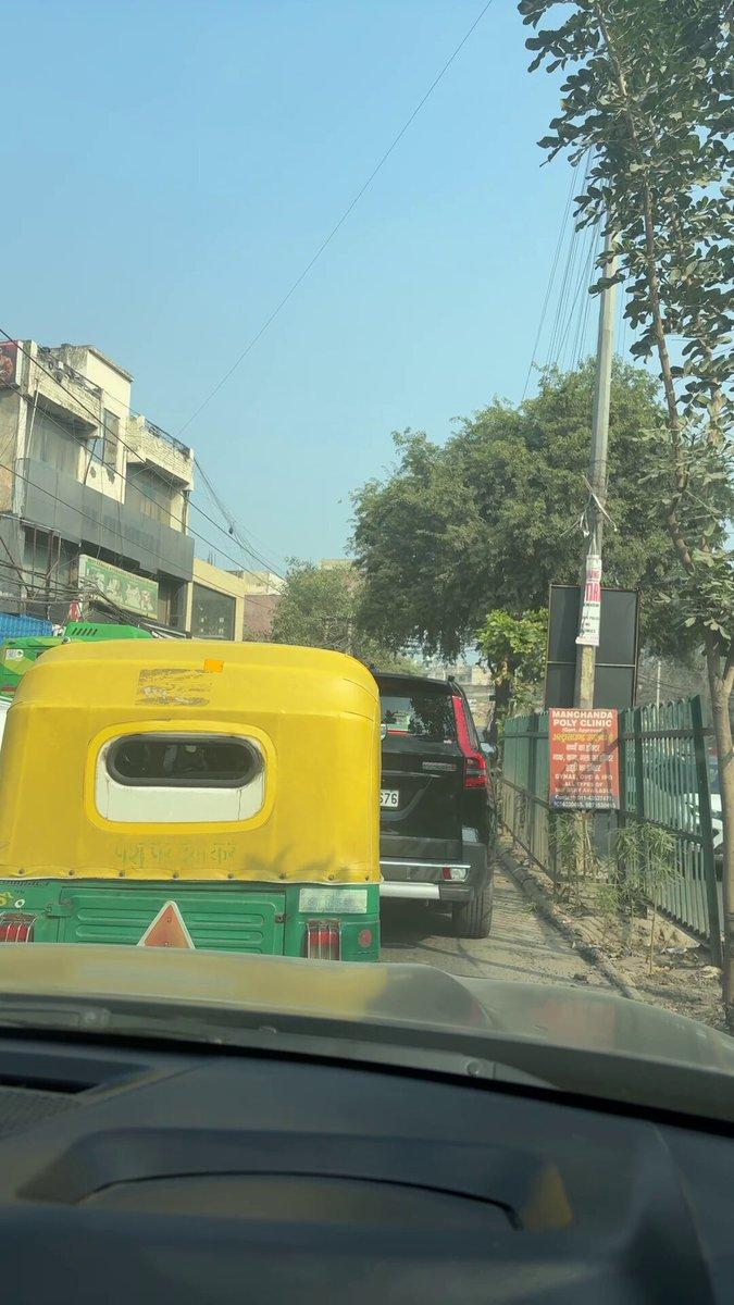 Another day of heavy traffic in Chattarpur New Delhi @everyone @dtptraffic @gupta_rekha @PMOIndia @narendramodi
