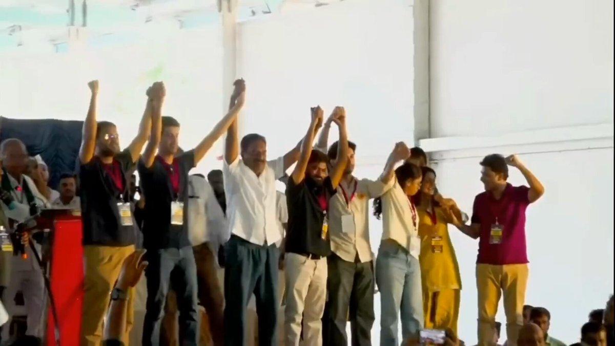 Use Earphones 🌚🌚🌚🌚 Dhruv Rathee , Prakash Raj, Abhijeet Dickpe 🤡 . See the massive crowd which showed up Cockroach Janta party Protests 😭🤣