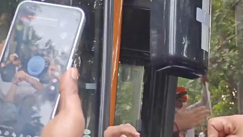 Rahul Gandhi and other INDIA bloc leaders alight from a bus after arriving at Rajghat, as the Opposition continues its protest over alleged electoral irregularities for the third consecutive day. @INC