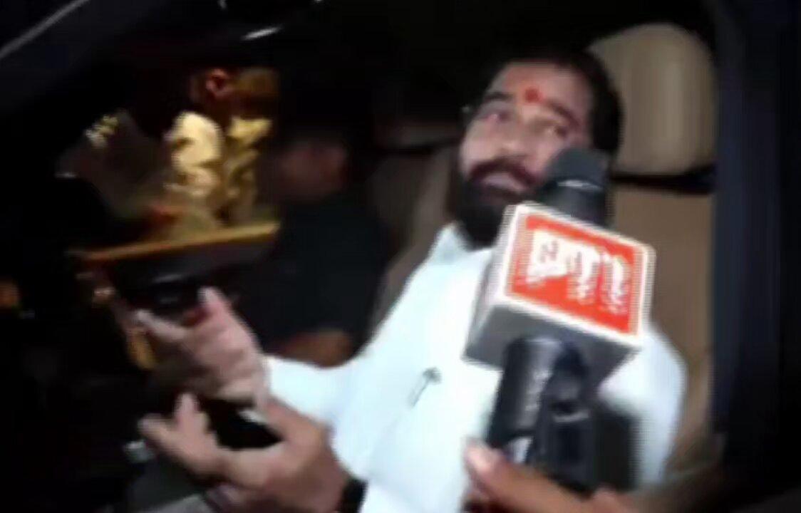 : Actor Nana Patekar was cremated with full state honours at his farmhouse in Donje.Deputy CM Eknath Shinde paid tribute, remembering history contributions to farmers and his social work.