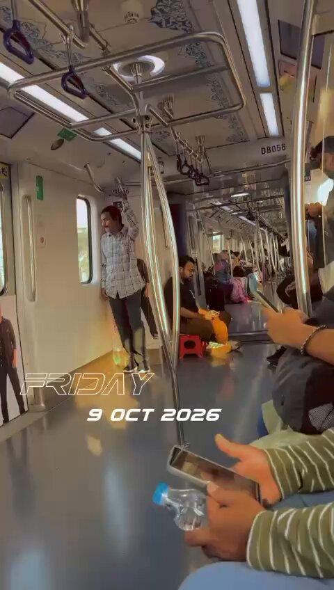 Manchiga chinna stool esukoni kusundu ga metro lo VC:- Ma dosth